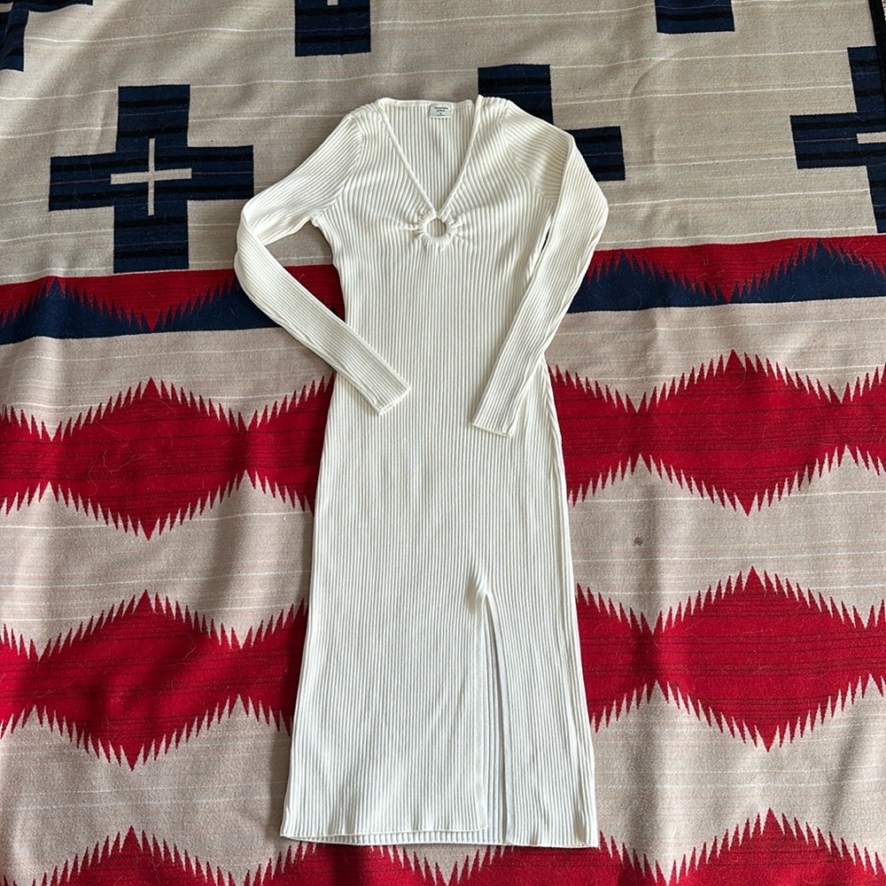 Abercrombie & Fitch long sleeve women’s o-ring midi sweater dress cream